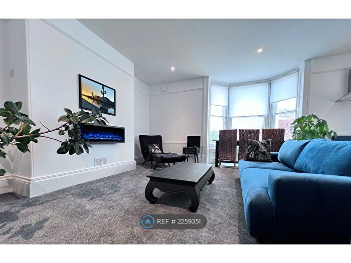 2 Bedroom Flat To Rent In St Davids Hill, Exeter, EX4