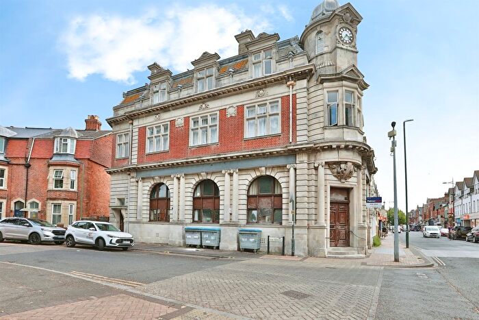 2 Bedroom Maisonette For Sale In Christchurch Road, Bournemouth, BH1