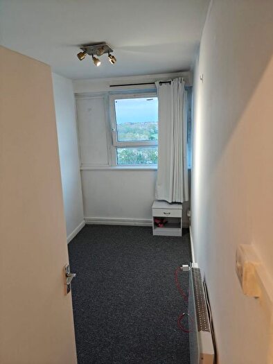 3 Bedroom Flat To Rent In Hitherlands, Little Dimocks, London, SW12