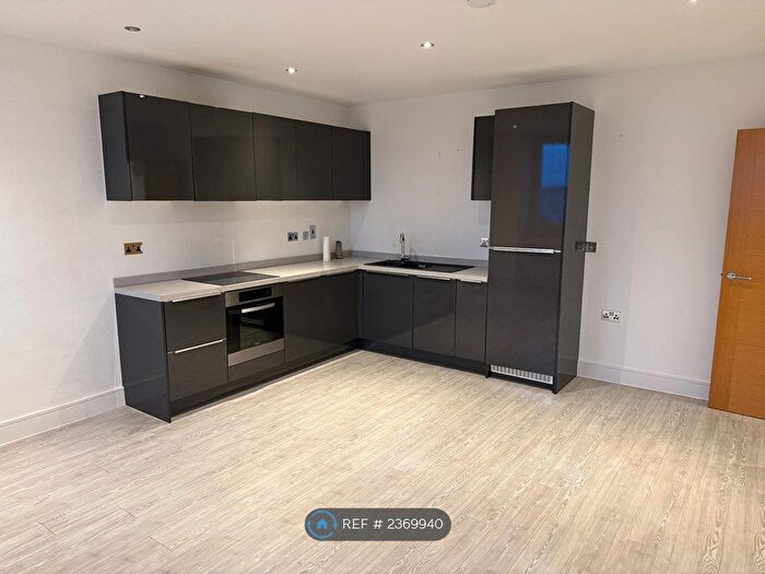 1 Bedroom Flat To Rent In Station Road, Gerrards Cross, SL9