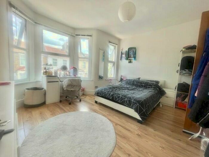 2 Bedroom Flat To Rent In Harcourt Road, E15