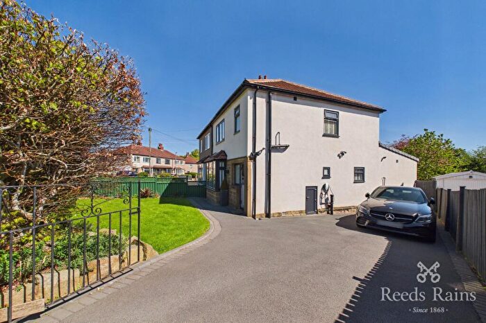 3 Bedroom Semi Detached House For Sale In Goldington Drive, Oakes, Huddersfield, West Yorkshire, HD3