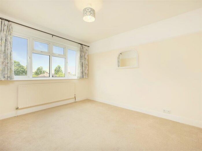 2 Bedroom Flat To Rent In Lancaster Close, Kingston Upon Thames, KT2
