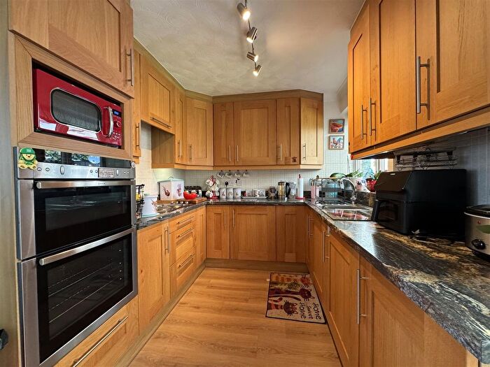 2 Bedroom Semi-detached Bungalow For Sale In Oxford Drive, Woodbridge, IP12
