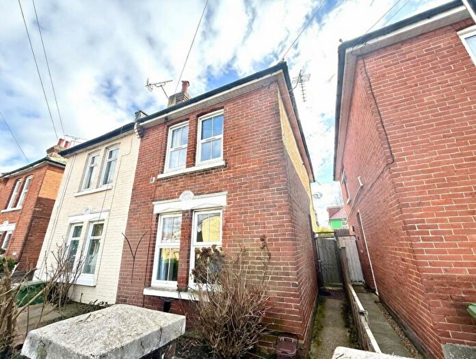 2 Bedroom House To Rent In Howards Grove, Southampton, SO15