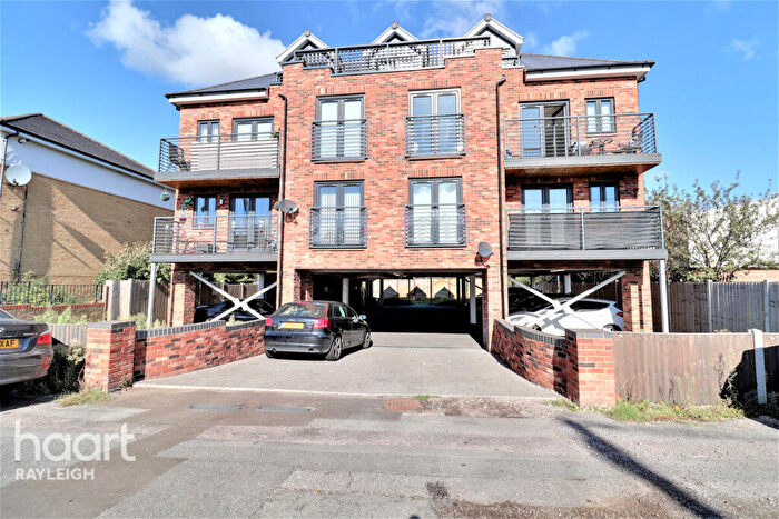 2 Bedroom Flat For Sale In London Road, Benfleet, SS7