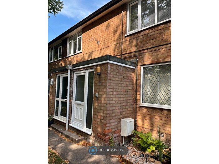 2 Bedroom Flat To Rent In Snape Hill Lane, Dronfield, S18