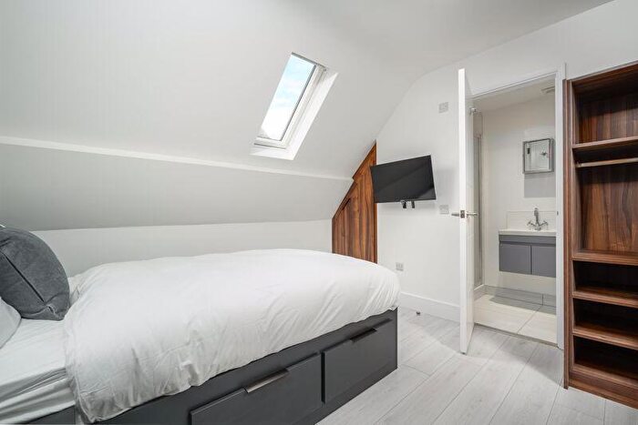 1 Bedroom Flat To Rent In High Street, Walton-On-Thames, KT12