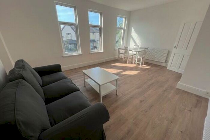 1 Bedroom Flat To Rent In Richard Terrace Cardiff, CF24