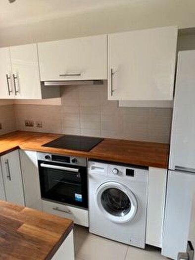2 Bedroom Flat To Rent In Marina Gardens, Bristol, BS16