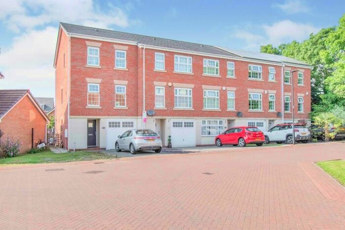 3 Bedroom Property To Rent In The Potteries, New Rossington, Doncaster, DN11