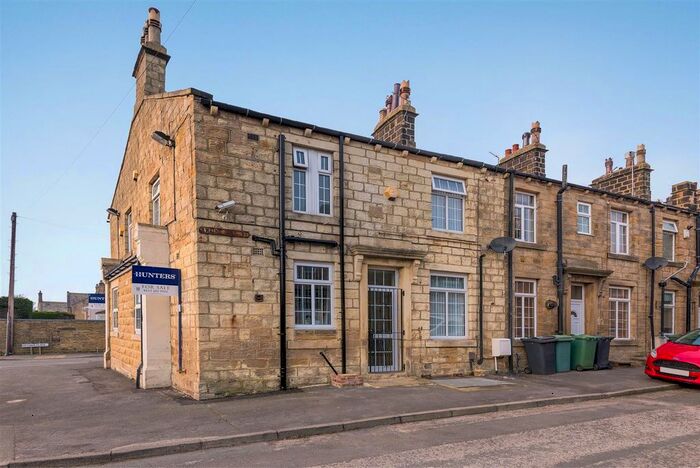 2 Bedroom Flat To Rent In Swaine Hill Street, Yeadon, Leeds, LS19