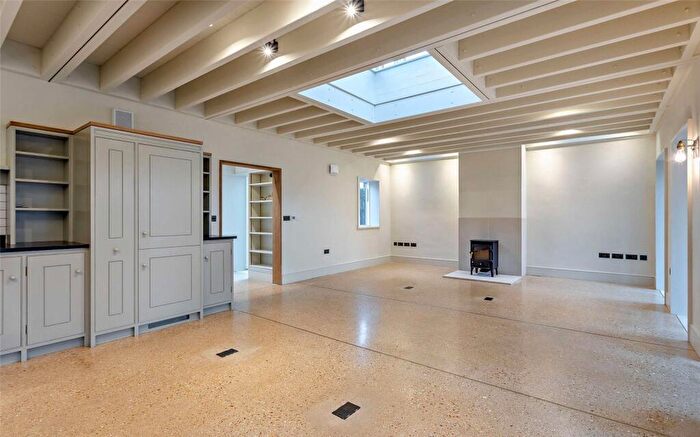 2 Bedroom Bungalow To Rent In Grantchester Road, Cambridge, CB3