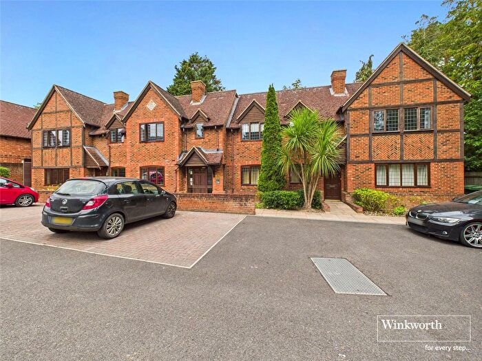 2 Bedroom Flat For Sale In Denefield Gardens, Tilehurst, Reading, Berkshire, RG31