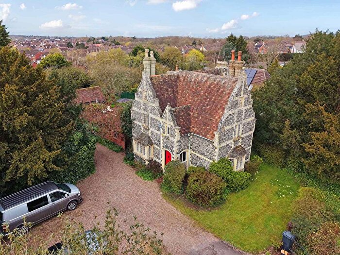 4 Bedroom Detached House For Sale In Faversham Road, Boughton Aluph, TN25