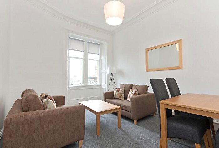 3 Bedroom Flat To Rent In Comiston Road, Edinburgh, EH10