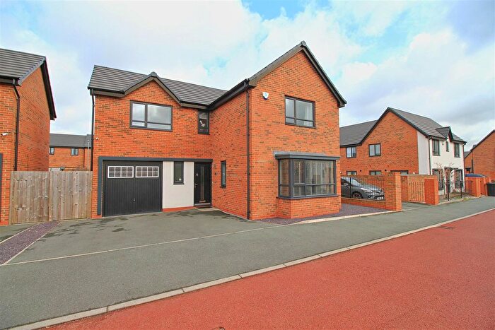 4 Bedroom Detached House For Sale In Rathbone Close, Manchester, M34
