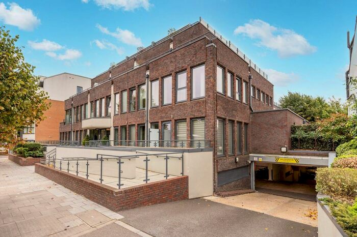 1 Bedroom Flat To Rent In Lower Richmond Road, Richmond, TW9