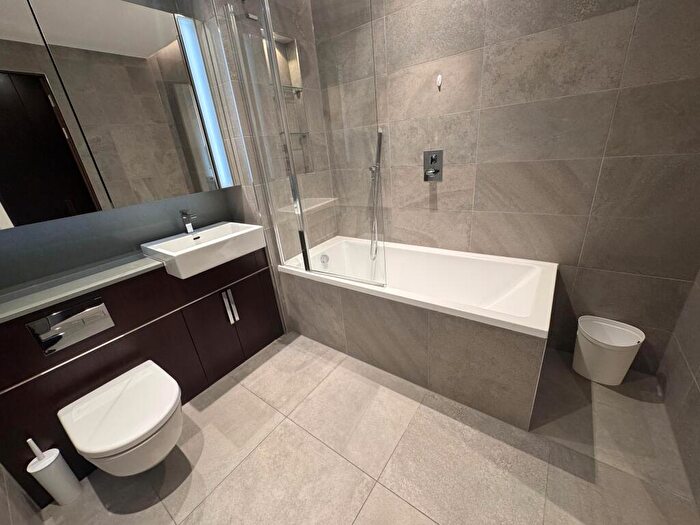 2 Bedroom Apartment To Rent In - Charles Clowes Walk, SW11