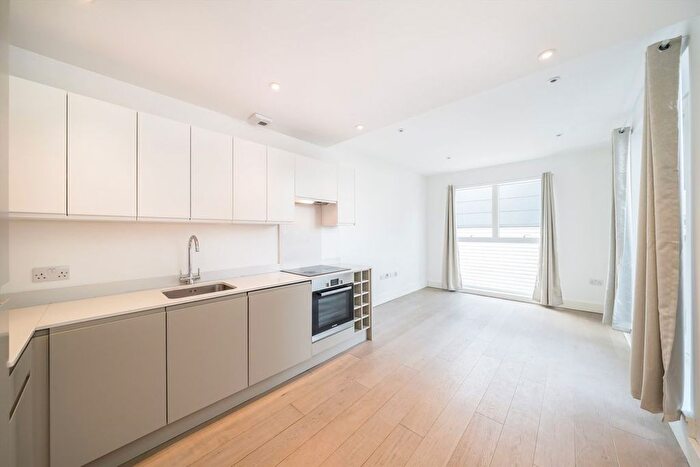 1 Bedroom Flat To Rent In Stewarts Road, London, SW8