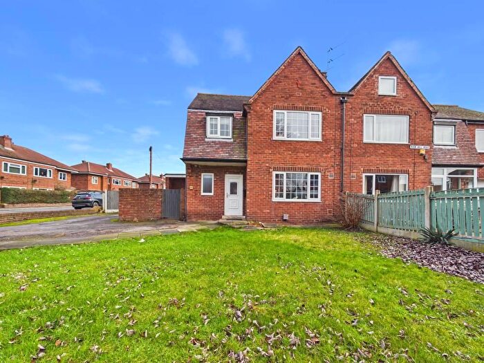 3 Bedroom Semi Detached House For Sale In Rookhill Drive, Pontefract, WF8
