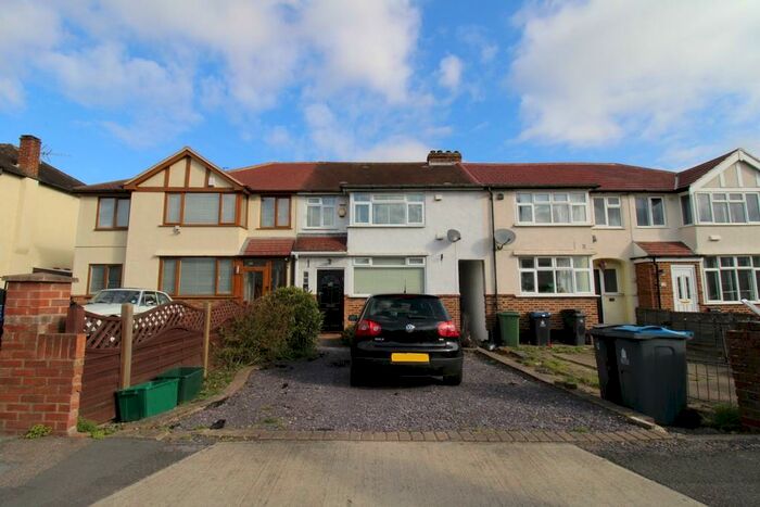 3 Bedroom Semi-Detached House To Rent In Bridge Road, Chessington, KT9