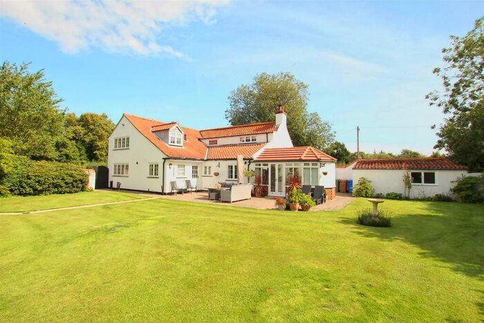 4 Bedroom Cottage For Sale In Cross Street, Great Hatfield, HU11