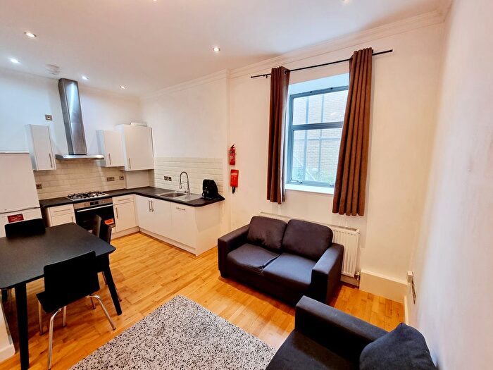 2 Bedroom Flat To Rent In Queens Row, London, SE17