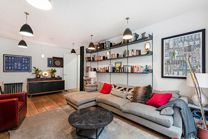 2 Bedroom Apartment To Rent In City Garden Row, Islington, London, N1