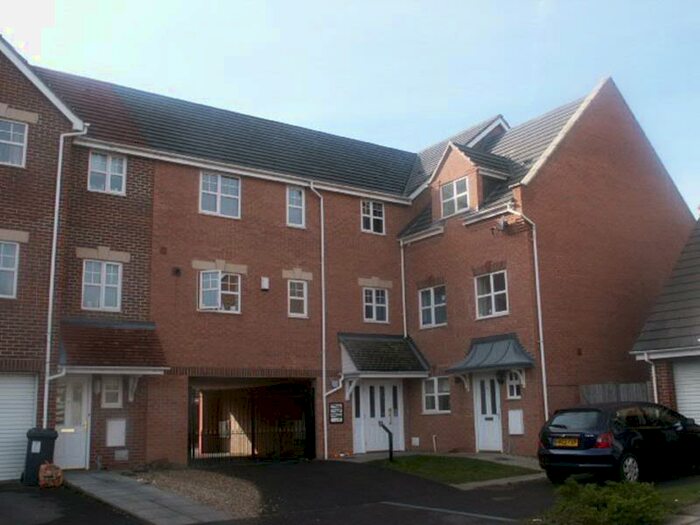 2 Bedroom Flat To Rent In Haynes Road, Bedford, MK42