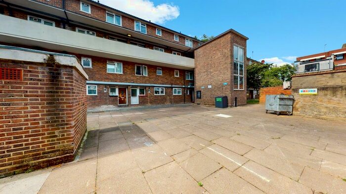 2 Bedroom Flat To Rent In Parkinson Court, Charles Square Estate, Old Street, N1