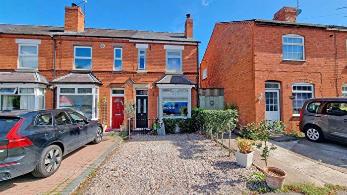 3 Bedroom Semi-Detached House For Sale In Birmingham Road, Studley, B80