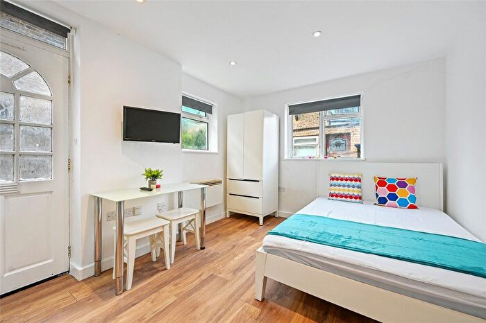 Studio To Rent In Bloemfontein Avenue, London, W12