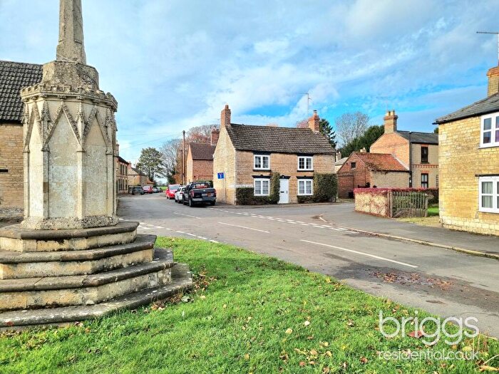 3 Bedroom Detached House For Sale In Chestnut Close, Peakirk, Market Deeping, PE6