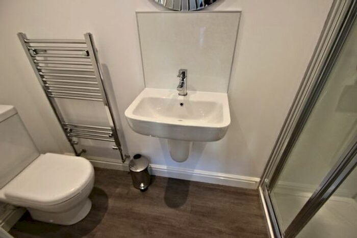 4 Bedroom Town House To Rent In Queens Court Road, Stoke-On-Trent, ST4