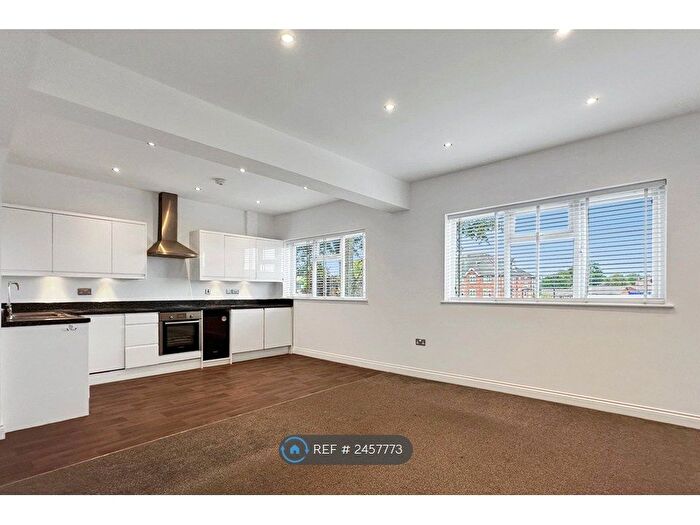 2 Bedroom Flat To Rent In Ashton Lane, Sale, M33