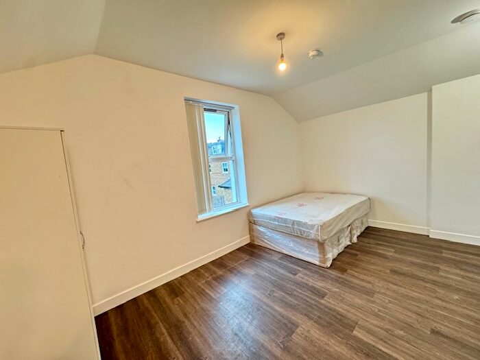 Studio To Rent In Hanger Lane, London, W5