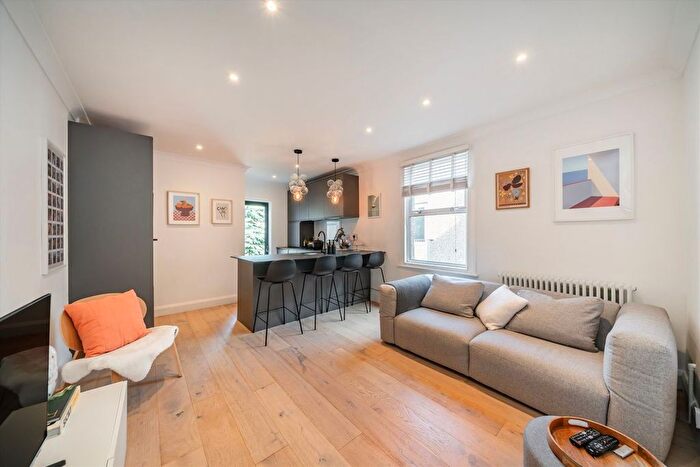 3 Bedroom Maisonette For Sale In Leverson Street, Streatham, SW16