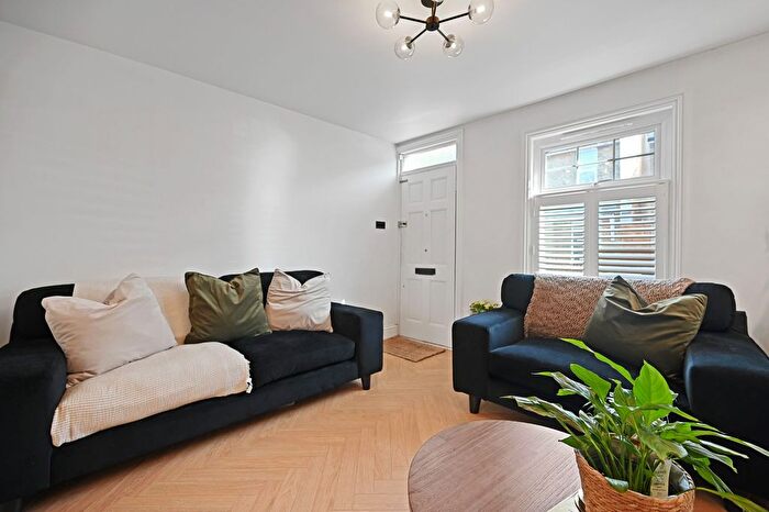 2 Bedroom End Of Terrace House To Rent In Harold Road, Sutton, SM1