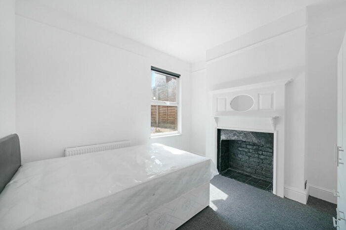 1 Bedroom End Of Terrace House To Rent In St. Pauls Road, Luton, LU1