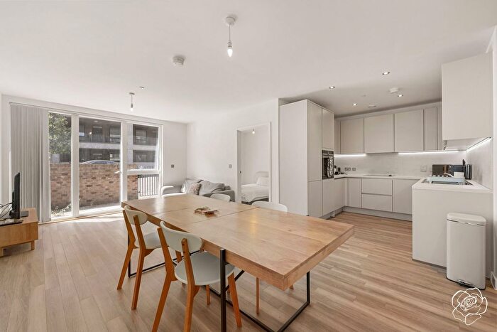 3 Bedroom Maisonette For Sale In Madison Way, Stratford, E20