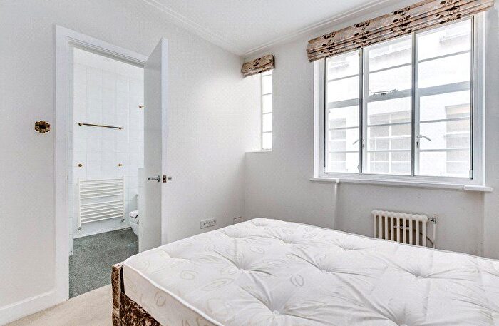 2 Bedroom Flat To Rent In Crompton Court, Brompton Road, London, SW3