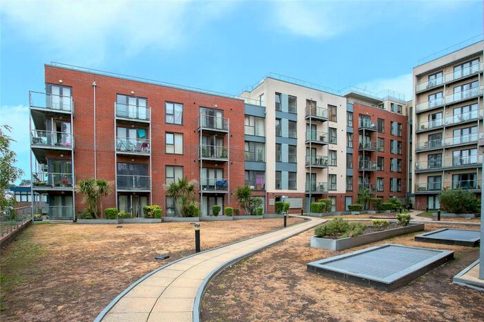 2 Bedroom Apartment To Rent In Midland Road, Hemel Hempstead, Hertfordshire, HP2