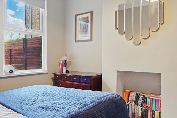 1 Bedroom Flat For Sale In Meadow Road, Loughton, IG10