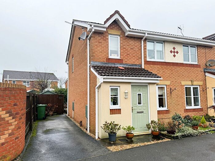 3 Bedroom Semi-Detached House For Sale In Broughton Close, Riddings, DE55