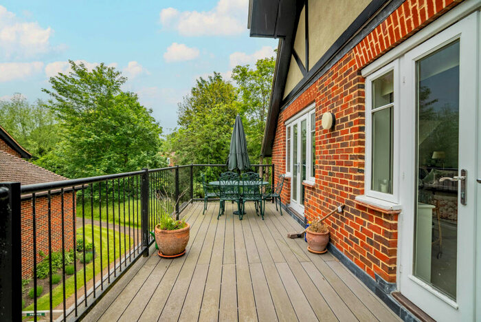 3 Bedroom Apartment For Sale In King Edward Place, Wheathampstead, St. Albans, Hertfordshire, AL4