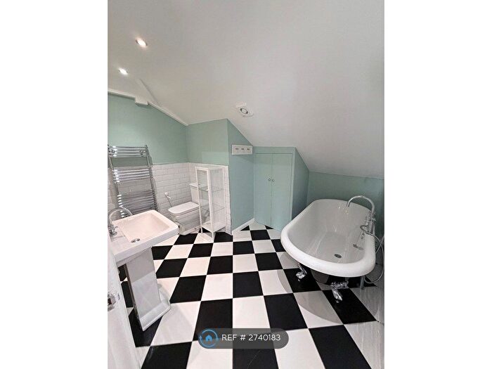 2 Bedroom Flat To Rent In Dunsmure Road, London, N16