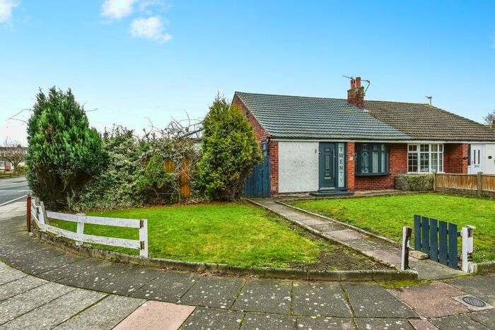 2 Bedroom Bungalow For Sale In Woodvale Road, Southport, Merseyside, PR8