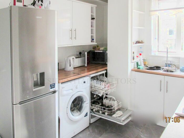 3 Bedroom Maisonette To Rent In Amina Way, London, SE16