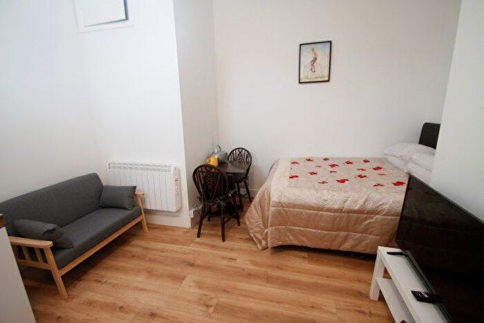 Studio To Rent In Thrale Road, Wandsworth, SW16